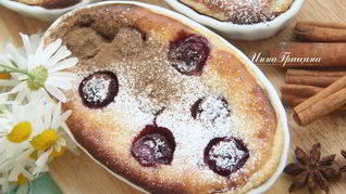 Сливочное пирожное с вишней