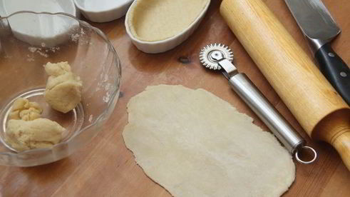 сливочное пирожное с вишней