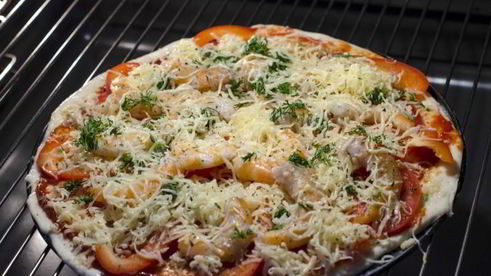 домашняя пицца с креветками и сыром