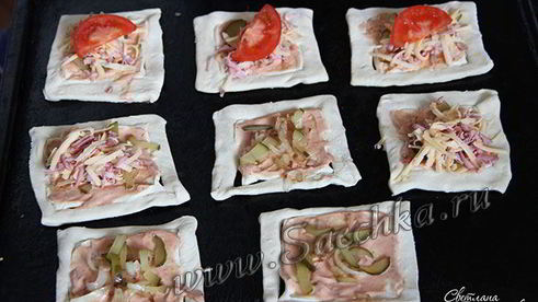 мини-пиццы из слоеного теста