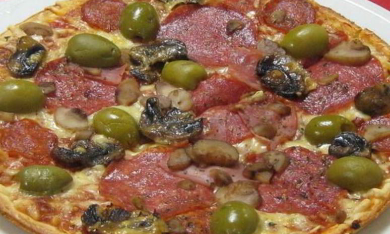 Рецепт пикантной пиццы с салями