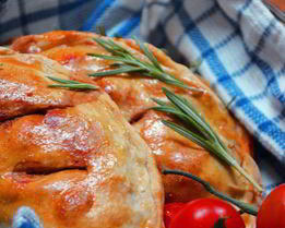 Пицца c грибами и пармезаном