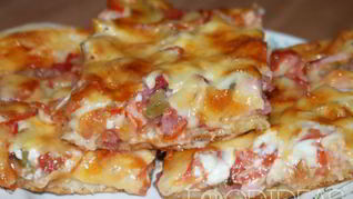 Пицца двухслойная с дрожжевым тестом и лавашом