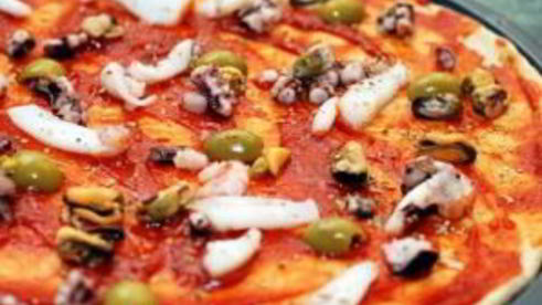 пицца из морского коктейля