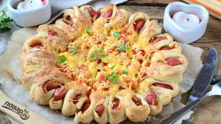 Пицца из сосисок в тесте