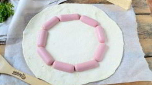 пицца из сосисок в тесте