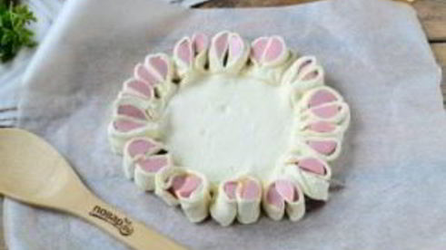 пицца из сосисок в тесте