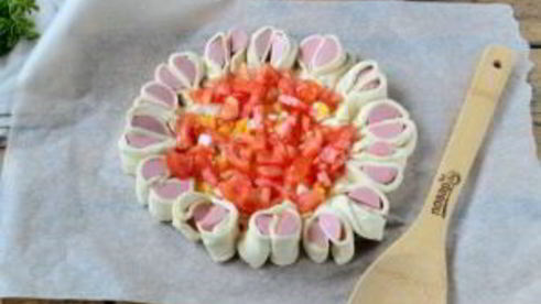 пицца из сосисок в тесте