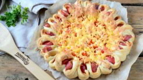 пицца из сосисок в тесте