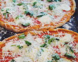 Пицца Маргарита на тонком тесте