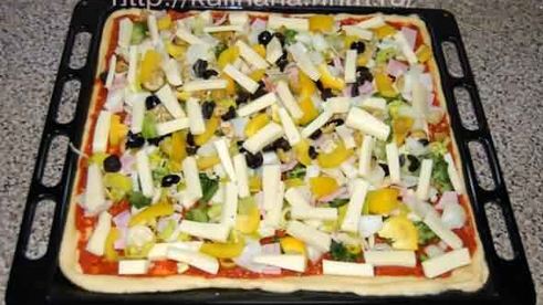 пицца овощная, усиленная ветчиной