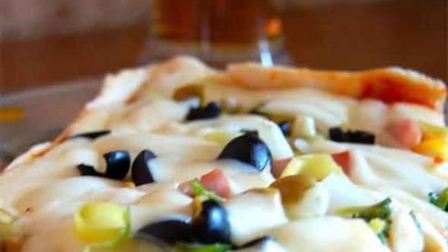 пицца овощная, усиленная ветчиной