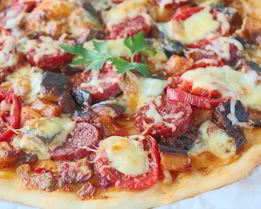 Пицца с баклажанами и сыром Джюгас