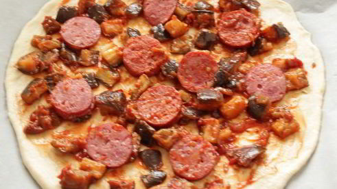 пицца с баклажанами и сыром джюгас