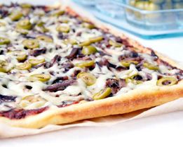 Пицца с говяжьим языком и оливками