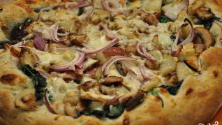 Пицца с картошкой и грибами