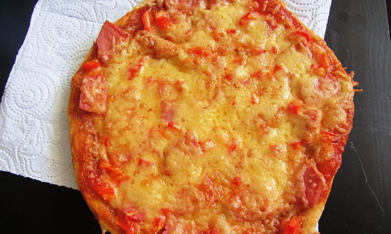 Рецепт пиццы с колбасой