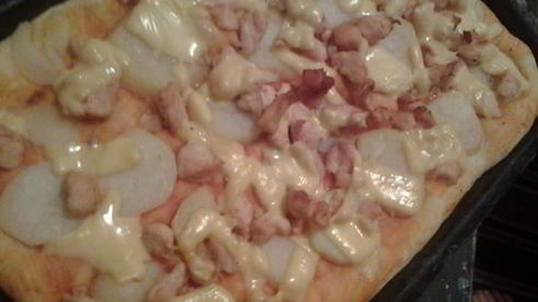 пицца с куриным филе и картофелем