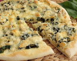 Пицца с курицей и шпинатом