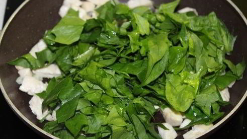 пицца с курицей и шпинатом