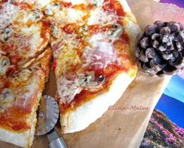 Пицца с острой колбасой и перцем