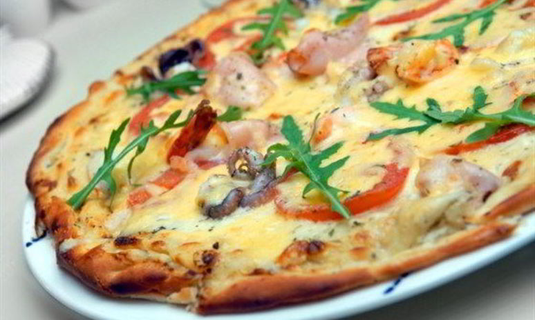 Рецепт пиццы с рыбой, крабами и соусом из морской капустой