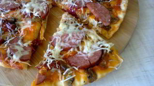 Пицца с салями