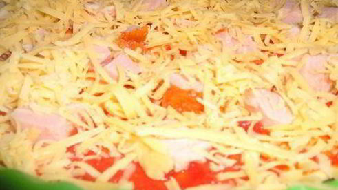 пицца с ветчиной