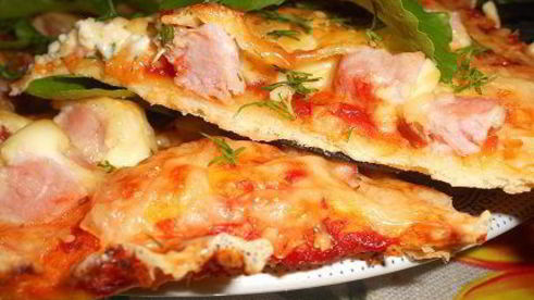 пицца с ветчиной