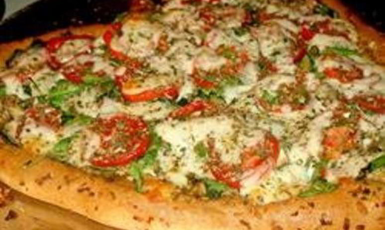 Рецепт пиццы в виде сердца с овощами и пепперони