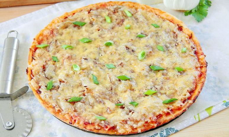 Рецепт простой пиццы с луком