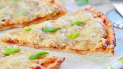 простая пицца с луком