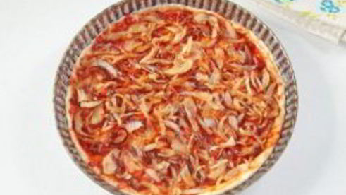 простая пицца с луком