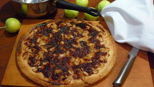 Яблочная пицца