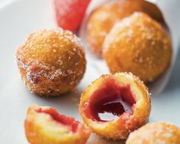 Пончики с клубнично-ванильной начинкой