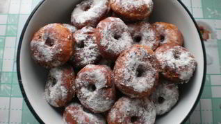 Пончики с сахарной пудрой