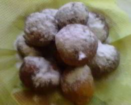 Пончики творожные с изюмом