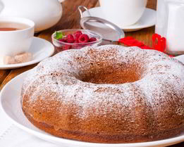 Коврижка на кефире с вареньем