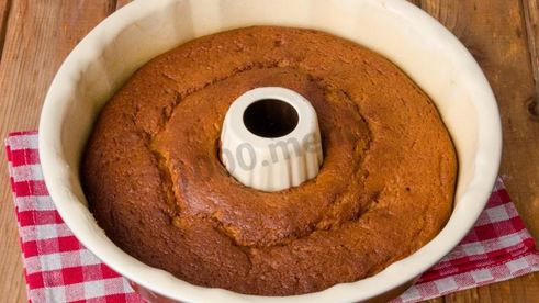 коврижка на кефире с вареньем