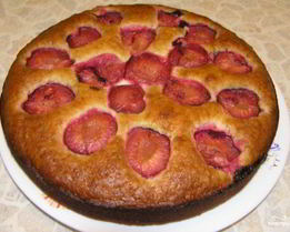 Коврижка со сливами