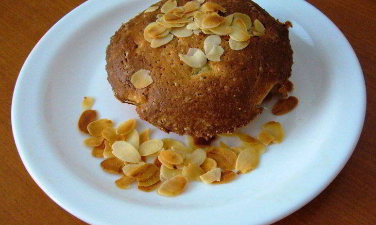 Рецепт грушевой шарлотки на раз