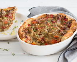 Открытая шарлотка с печеными овощами и пармезаном