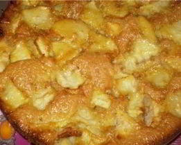 Простая шарлотка с яблоками