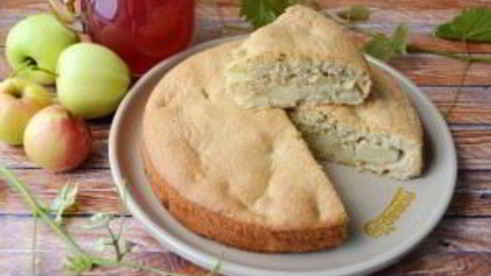 ржаная шарлотка с яблоками