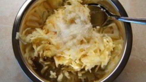 шарлотка из сухарей с яблоками