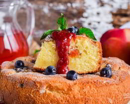 Шарлотка из яблок на сметане