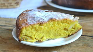 Шарлотка классическая с яблоками