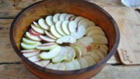 шарлотка классическая с яблоками