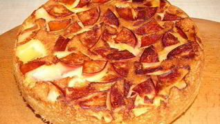 Шарлотка с ананасами в мультиварке