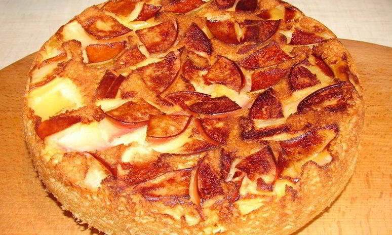 Рецепт шарлотки с ананасами в мультиварке